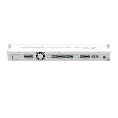 Δύο διακόπτες SwOS Datacom λιμένων SFP+ τροφοδότησαν το διακόπτη Gigabit Ethernet 24 λιμένων